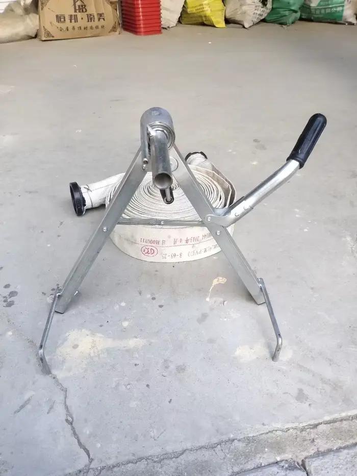 Enrouleur de tuyau d'eau agricole pliable