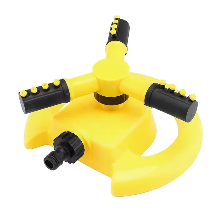 Arroseur automatique rotatif à 360 degrés à trois becs pour l'irrigation des fleurs et l'entretien des pelouses de jardin