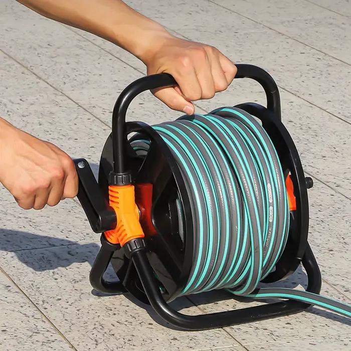 Support de rangement pour tuyaux d'eau
