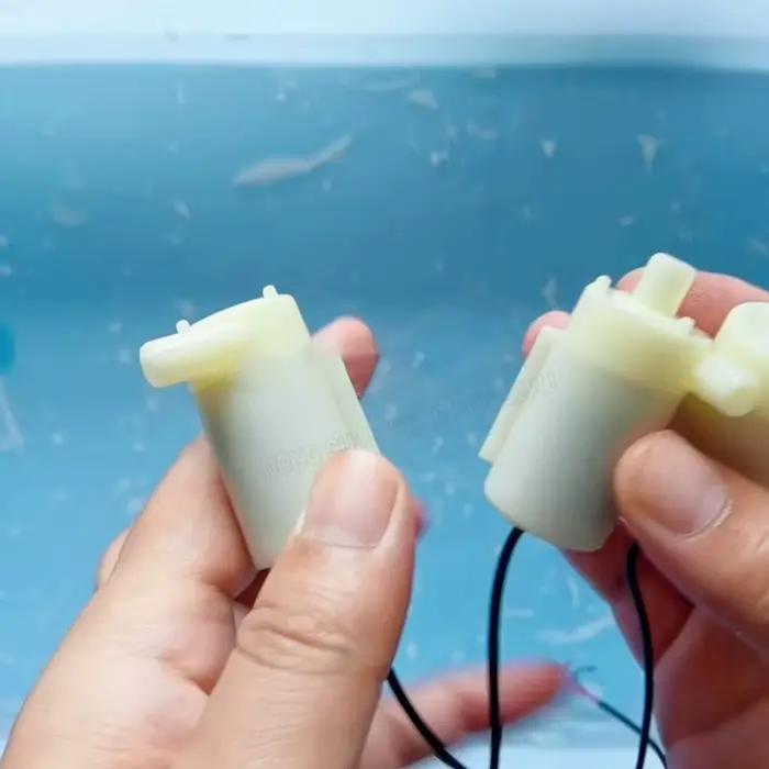 Pompe à eau submersible USB ultra silencieuse 80-200L/H pour aquarium