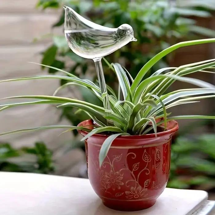 Dispositif d'arrosage automatique en forme d'oiseau pour plantes