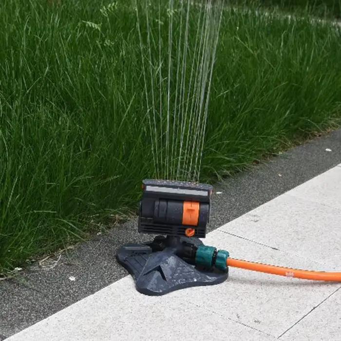 Arroseur oscillant de jardin extérieur