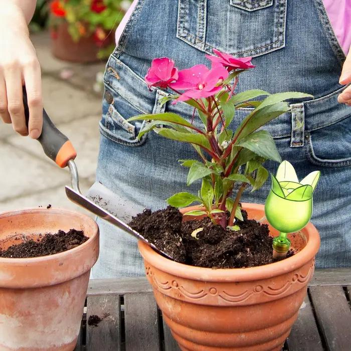 Piquet d'arrosage automatique pour plantes à fleurs