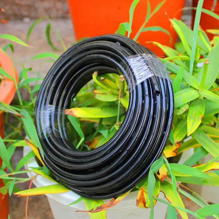 Tuyau d'arrosage du jardin en PVC