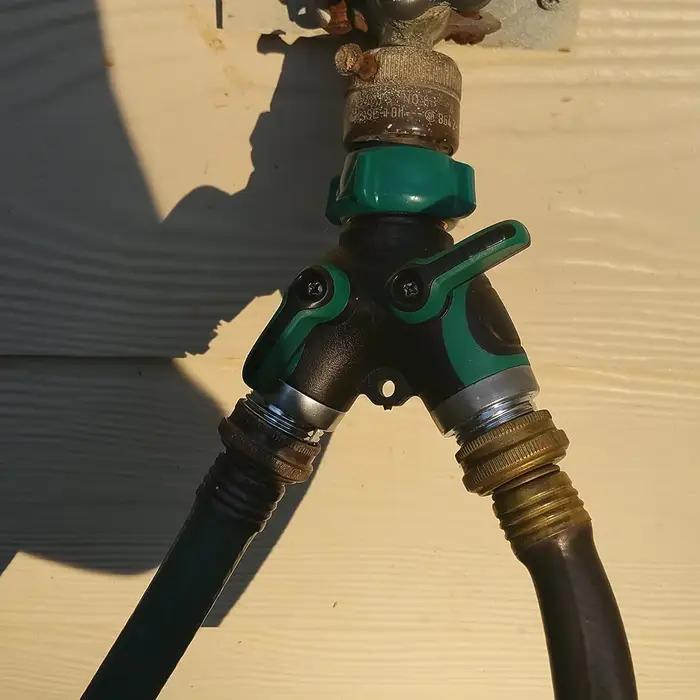Répartiteur de tuyau d'eau, connecteur d'eau de jardin robuste, séparateur de tuyau d'arrosage, adaptateur de robinet extérieur pour jardin, usage facile et durable pour jardiniers